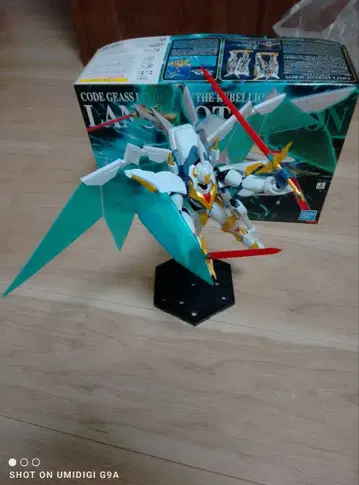 조립 완료 받침대 포함 HG 1/35 랜슬롯 알비온 코드기어스