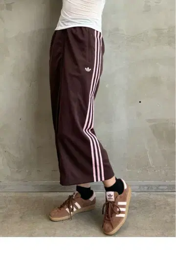 adidas 브라운 스트라이프 스커트