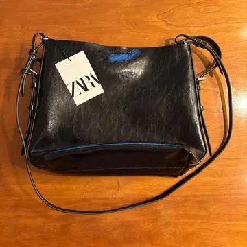 ZARA 블랙 숄더백 중형
