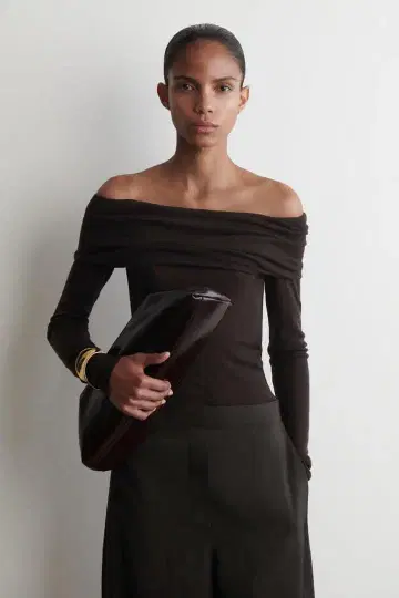 새상품급! COS 미사용 오프숄더 메리노울 상의 브라운