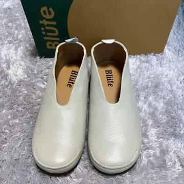 새상품 Blute (블뤼테) 가죽 미들컷 슬립온 슈즈 소가죽