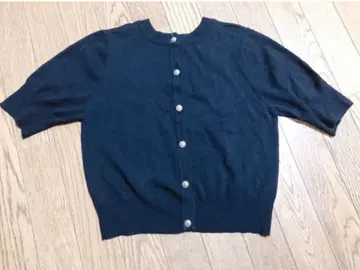 네이비 버튼 달린 반팔 가디건
