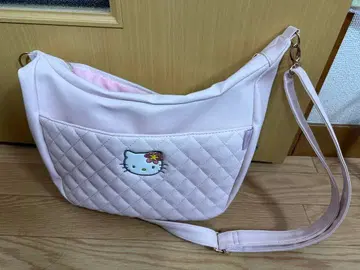 키티 숄더백. 안에도 포켓이 있습니다. 잘 부탁드립니다.