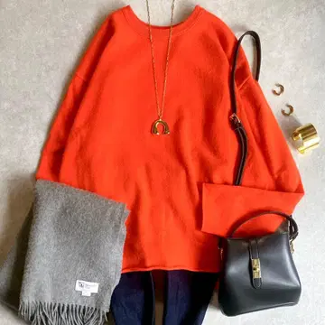 새상품급 이레브 고급 캐시미어 100% 크루넥 니트 2024 모델 현행