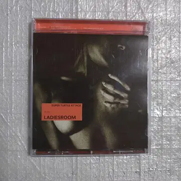 LADIES ROOM 여성용룸 Super Turtle Attack