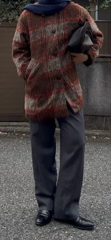 존 불 브라운 계열 체크 무늬 롱 코트