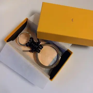 미사용 새상품 ITTI 반지형 백참 키링 실버/블랙