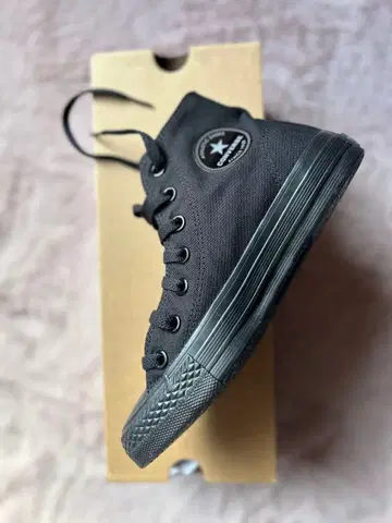 컨버스 블랙 하이컷 스니커즈