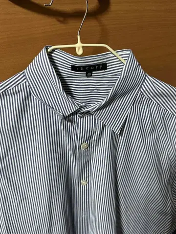 theory 스트라이프 긴팔 와이셔츠 40