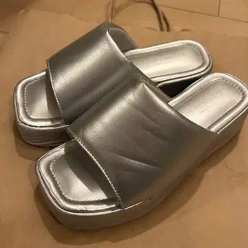 실버 플랫 플랫폼 샌들