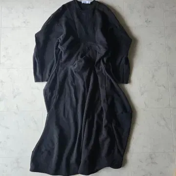 나곤스탠스 백 웜 Pinched 드레스 블랙 속기모 원피스