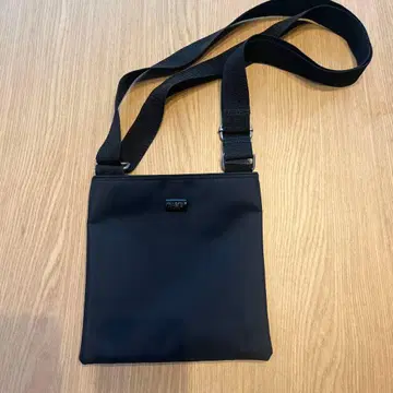 새상품! BASIC 블랙 숄더백