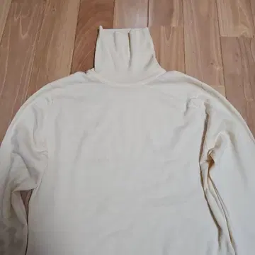 JOHN SMEDLEY 크림색 터틀넥 니트 긴팔 M 사이즈