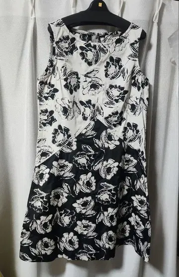 꽃무늬 슬리브리스 원피스 사이즈 40