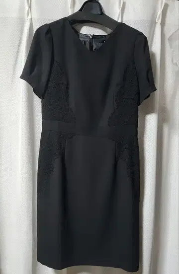 블랙 레이스 디테일 반팔 원피스