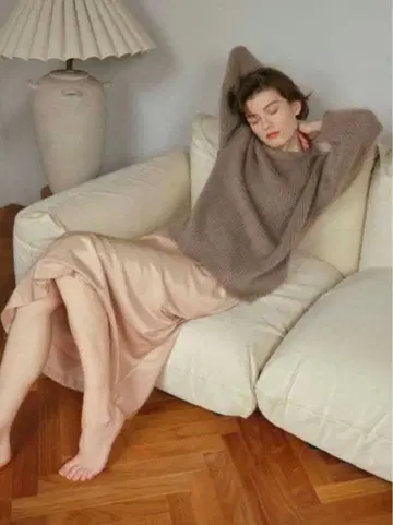 미라 오웬 크루넥 니트 울 모헤어 풀오버