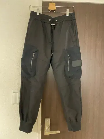 캘빈클라인 진 블랙 카고 팬츠 지퍼 포켓 포함