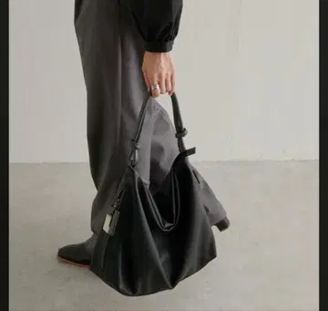 이아파피요네 수지 부품 원핸들백 토트백