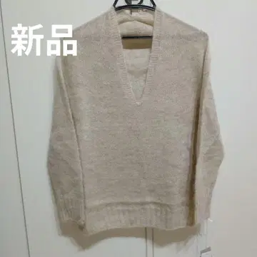 가볍고 따뜻한 ORVEAU 베이지 V넥 모헤어 스웨터