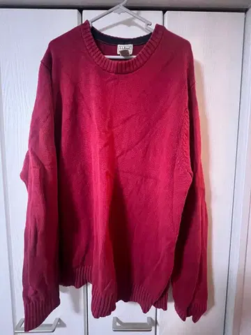 빨간색 크루넥 니트 스웨터