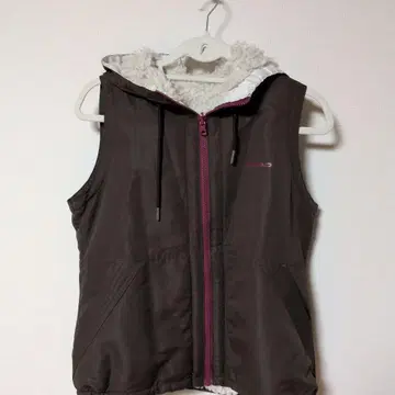 후드 부착 다크 브라운 베스트