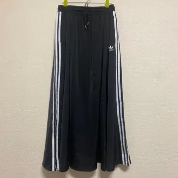 adidas 블랙 플레어 스커트