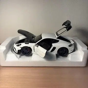 노레브 포르쉐 718 케이맨 GT4 RS 1/18 미니카 화이트