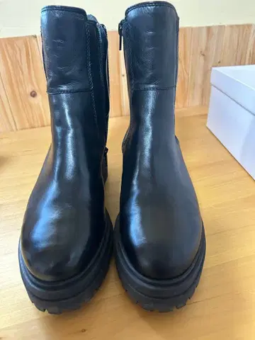 블랙 가죽 사이드 고어 부츠