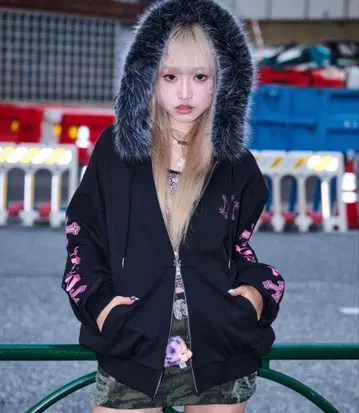 A'gem9 x .kom 엔젤 퍼 지퍼 후드티