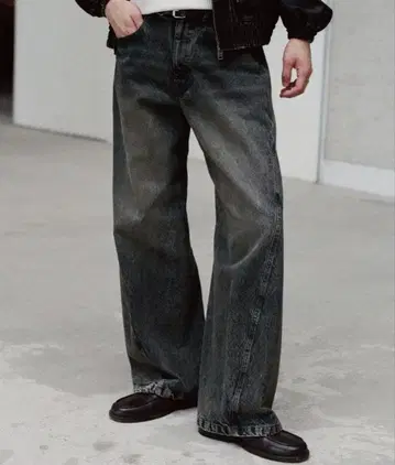 VINTAGE WASHED CURVED DENIM