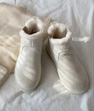 [택 포함 미사용] Miniministore 어그 부츠 아이보리 24