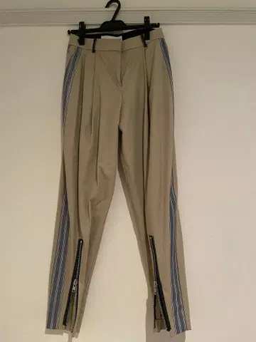 IRENE 지퍼 달린 치노 팬츠