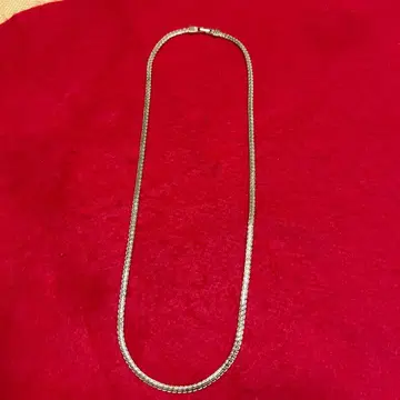 금속제 체인 목걸이