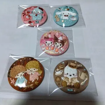 산리오 자수 캔 배지 (시크릿 포함)