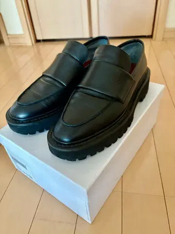 MARW 블랙 통굽 로퍼