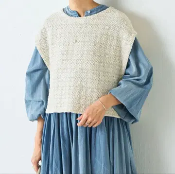 새상품급 BEARDSLEY 트위드 니트 판초 아이보리색