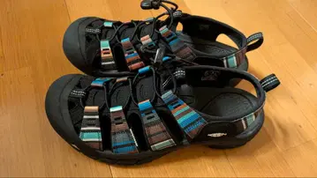 KEEN 샌들 블랙/멀티 컬러