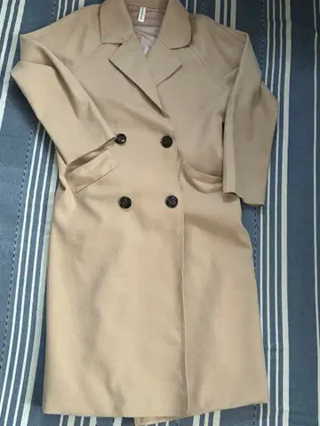 베이지 더블 브레스트 롱 코트 (L 사이즈)
