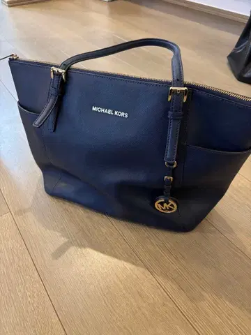 마이클 코스 [ 제트 세트 트래블 ] 미디엄 포켓 토트백