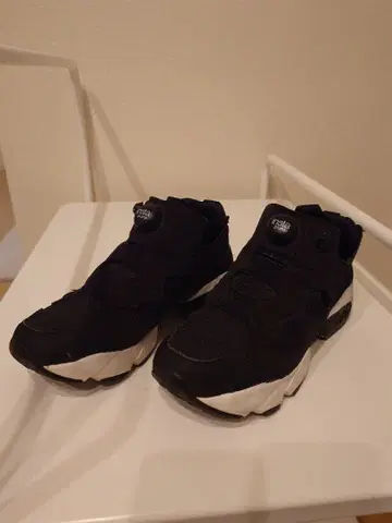 리복 인스타펌프 블랙 스니커즈