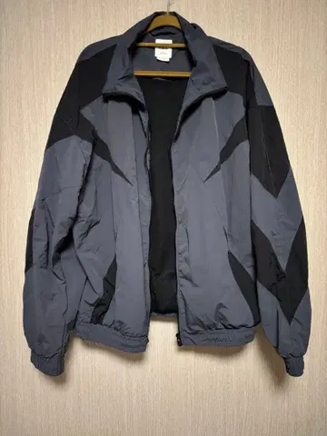 ZARA 자라 나일론 자켓 L 사이즈 그레이 x 블랙