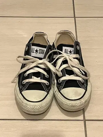 컨버스 스니커즈 22cm