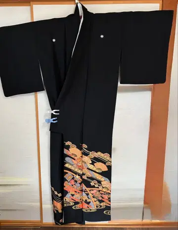 블랙 전통 예복 기모노 골드 컬러 무늬
