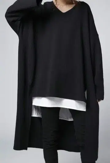 안티카 블랙 V넥 빅 티셔츠 백롱