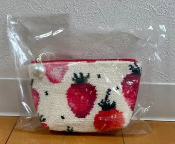 [택 포함 새상품] 스트로베리 도트 보트형 파우치 러브러리 바이 페이
