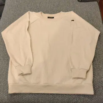 루미노아 크림색 래글런 슬리브 맨투맨