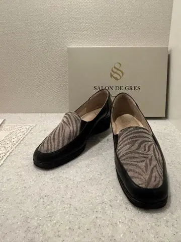 살롱 드 그레의 펌프스