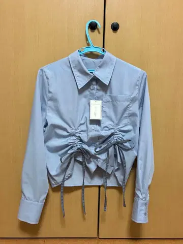 라이트 블루 개더 셔츠