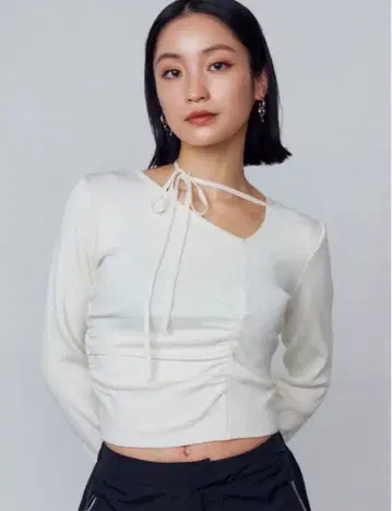 EMODA 초커 개더 핏 니트