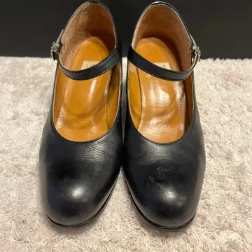 ing 블랙 가죽 스트랩 펌프스